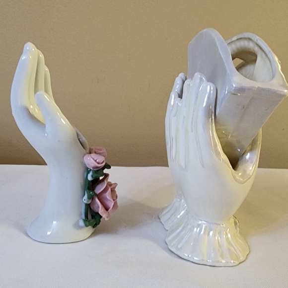 Two Vintage 60's 70’s white floral porcelain hand vases figurine - Picture 5 of 14
